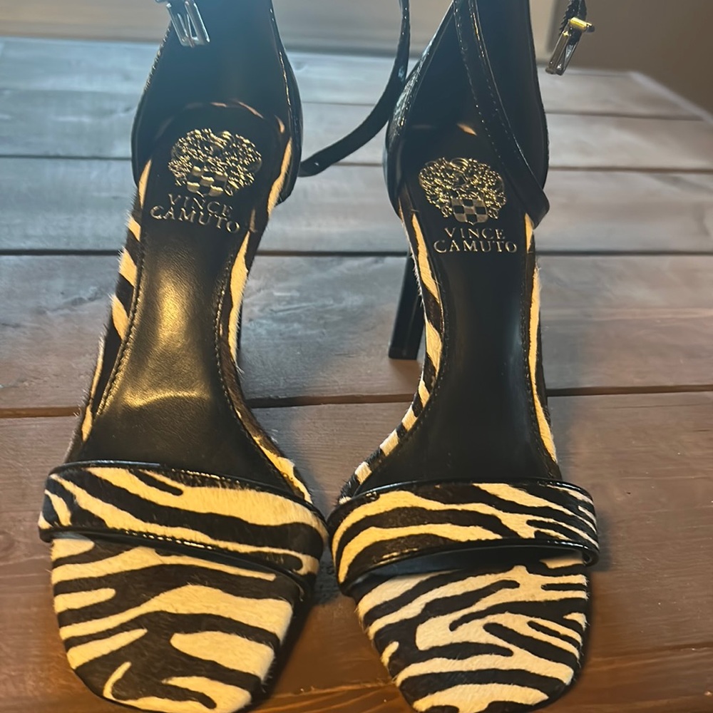 Vince Camuto women’s size 7 zebra stripe high heels with open toe.brand new